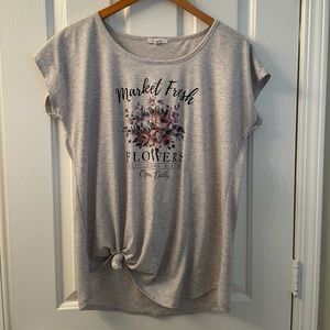Maurices gray tee shirt